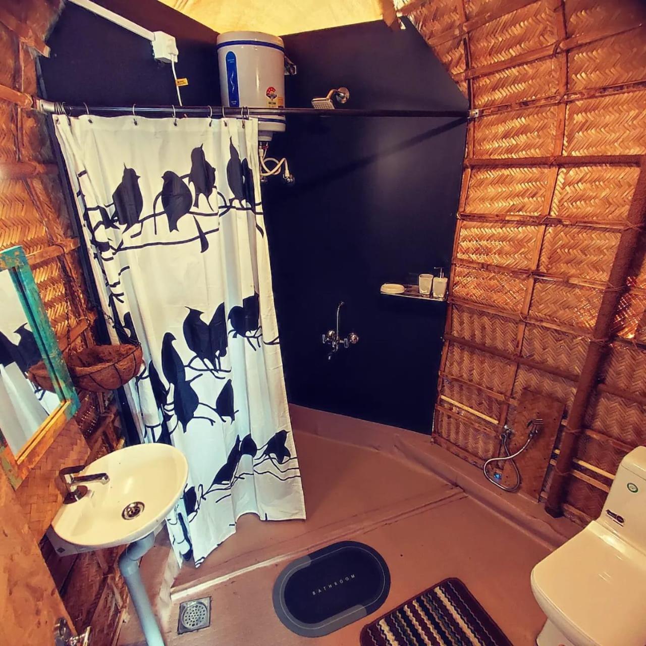 Апартаменты Noah'S Nest Tree House Теккади Экстерьер фото